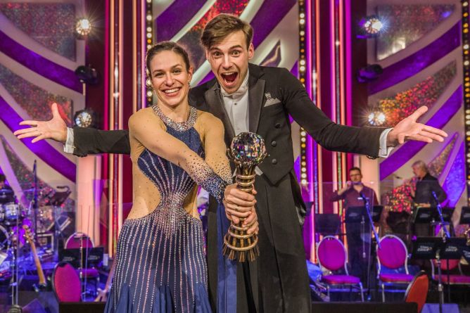 Dominik Vodička a Veronika Kubařová. Dominik Vodička a Veronika Kubařová.