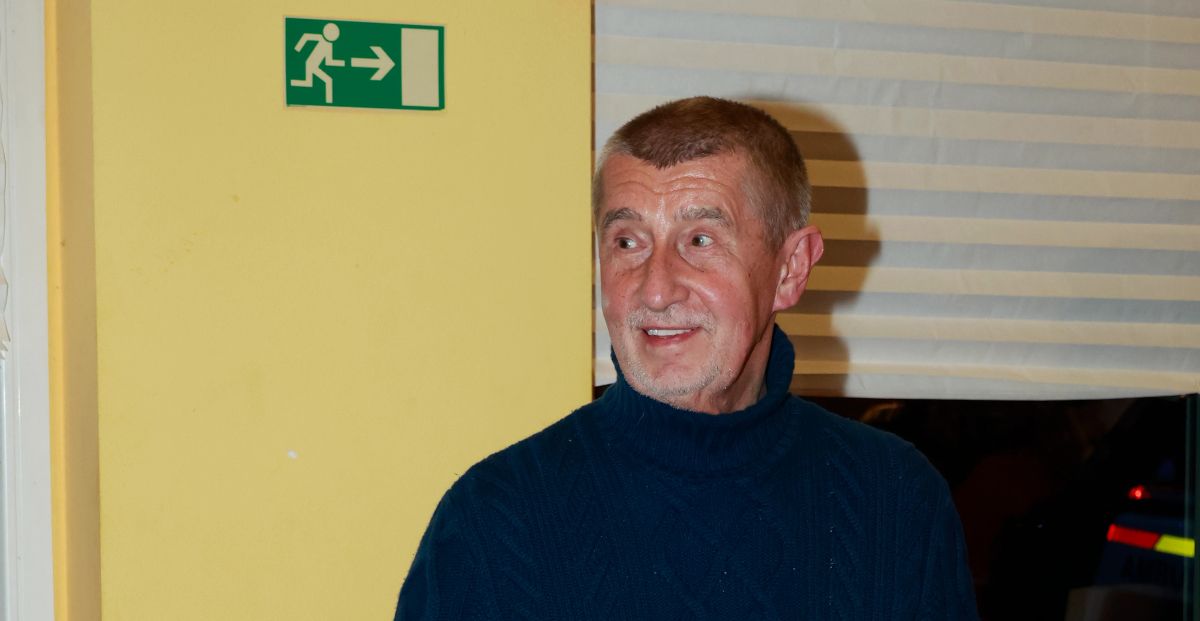 Andrej Babiš mezi elitou na řecké pláži: Luxusní dovolenou si užívá v plavkách za desetitisíce Andrej Babiš mezi elitou na řecké pláži: Luxusní dovolenou si užívá v plavkách za desetitisíce