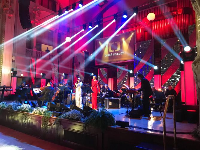 Orchestr MoonDance je nedílnou součástí StarDance. Orchestr MoonDance je nedílnou součástí StarDance.