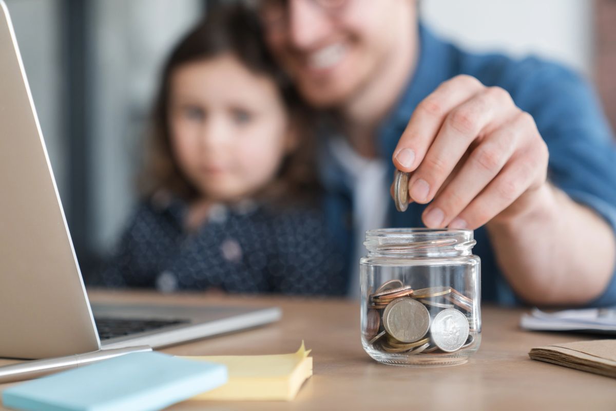 V tomhle věku má dítě začít hospodařit s penězi. 90 % rodičů dělá chybu, která je bude v budoucnu velmi mrzet V tomhle věku má dítě začít hospodařit s penězi. 90 % rodičů dělá chybu, která je bude v budoucnu velmi mrzet
