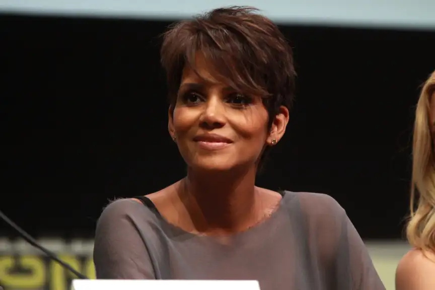 Halle Berry se ukázala na červeném koberci a lidé ji pořádně zkritizovali