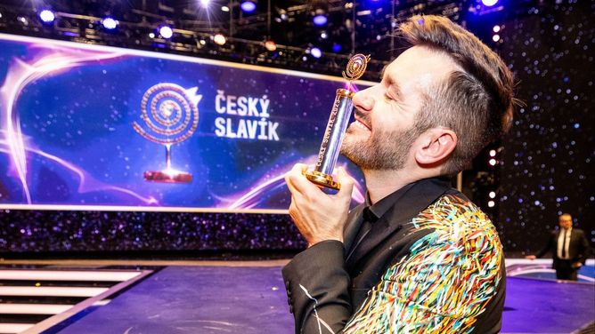 Marek Ztracený znovu získal zlatého slavíka. Marek Ztracený znovu získal zlatého slavíka.