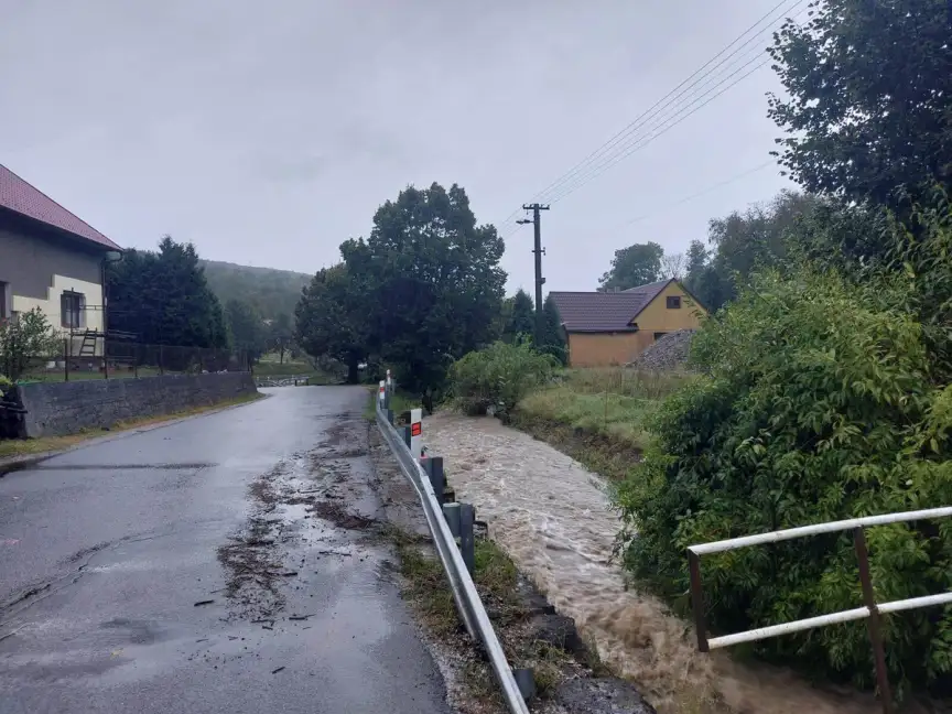 Povodně mají zřejmě první oběť. Na Uherskohradišťsku spadl muž do vody, už se nevynořil