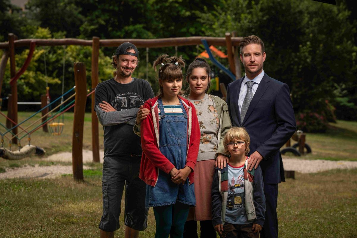 Česká televize odhaluje jarní program 2025: Nové seriály, komedie a dokumenty Česká televize odhaluje jarní program 2025: Nové seriály, komedie a dokumenty