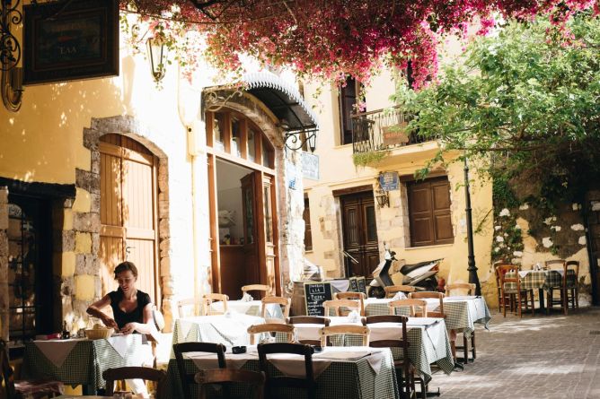 Řecký restauratér: Češi se v restauraci chovají jinak než ostatní. Jeden zvyk je vždy odhalí. Řecký restauratér: Češi se v restauraci chovají jinak než ostatní. Jeden zvyk je vždy odhalí.