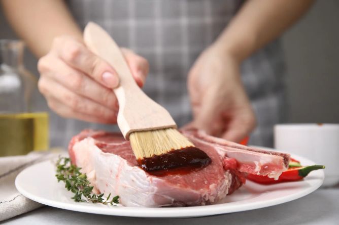 Marinování masa není žádná věda, spíš je to zábava. Marinování masa není žádná věda, spíš je to zábava.