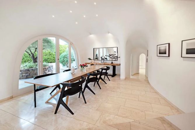 Bydlíte v bunkru, ale v luxusu. Bydlíte v bunkru, ale v luxusu.