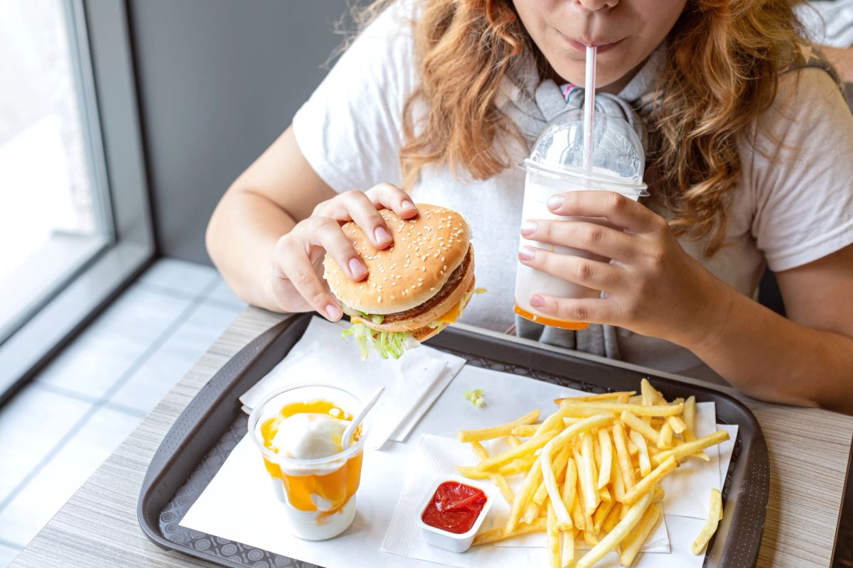 Vypadá to chutně, ale může to zabíjet. Tohle jíte ve fastfoodech, aniž byste o tom věděli Vypadá to chutně, ale může to zabíjet. Tohle jíte ve fastfoodech, aniž byste o tom věděli