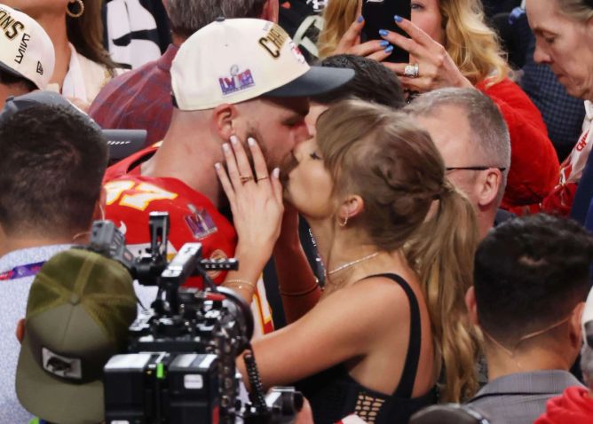 Taylor Swift a Travis Kelce  Taylor Swift a Travis Kelce