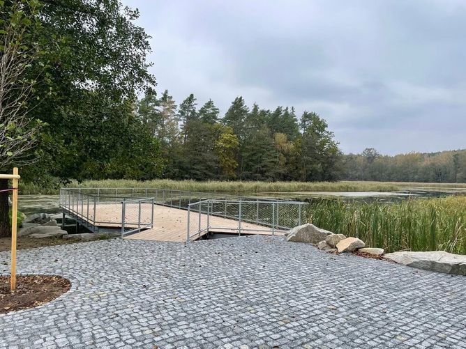 Plzeň má nový moderní stánek u Boleváku. Plzeň má nový moderní stánek u Boleváku.