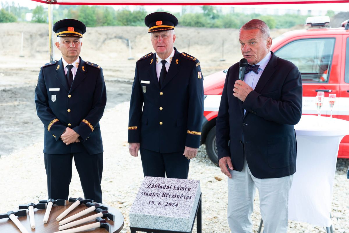Primátor Bohuslav Svoboda podpořil rozvoj školy v Březiněvsi Primátor Bohuslav Svoboda podpořil rozvoj školy v Březiněvsi