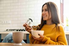 Bílkoviny na snídani jednoznačně patří