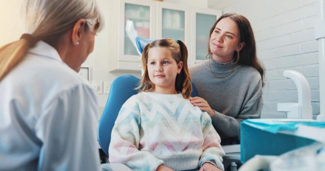 O správné technice čištění zubů se můžete poradit se zubařem nebo dentálním hygienistou. O správné technice čištění zubů se můžete poradit se zubařem nebo dentálním hygienistou.