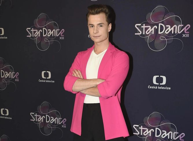 Růžové sako Oskara Hese kritizoval především Richard Genzer. Růžové sako Oskara Hese kritizoval především Richard Genzer.