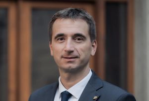 Evropský automobilový průmysl v krizi: Ministr Vlček žádá v Bruselu okamžitá řešení