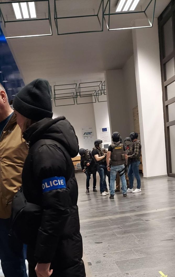 Policie zveřejnila detaily ze zásahu. Policie zveřejnila detaily ze zásahu.