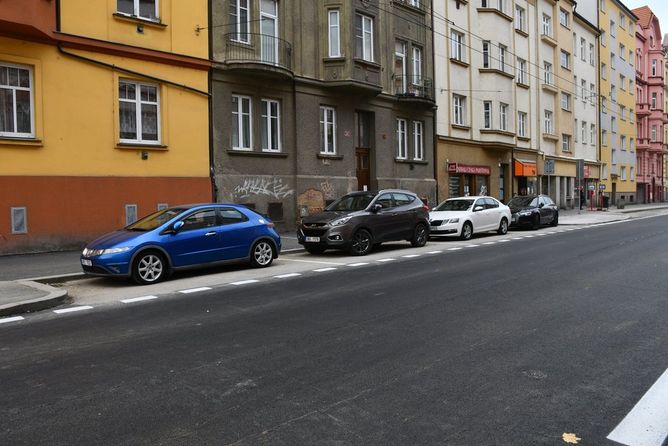 Pozor na trolejbusy a autobusy. Pozor na trolejbusy a autobusy.