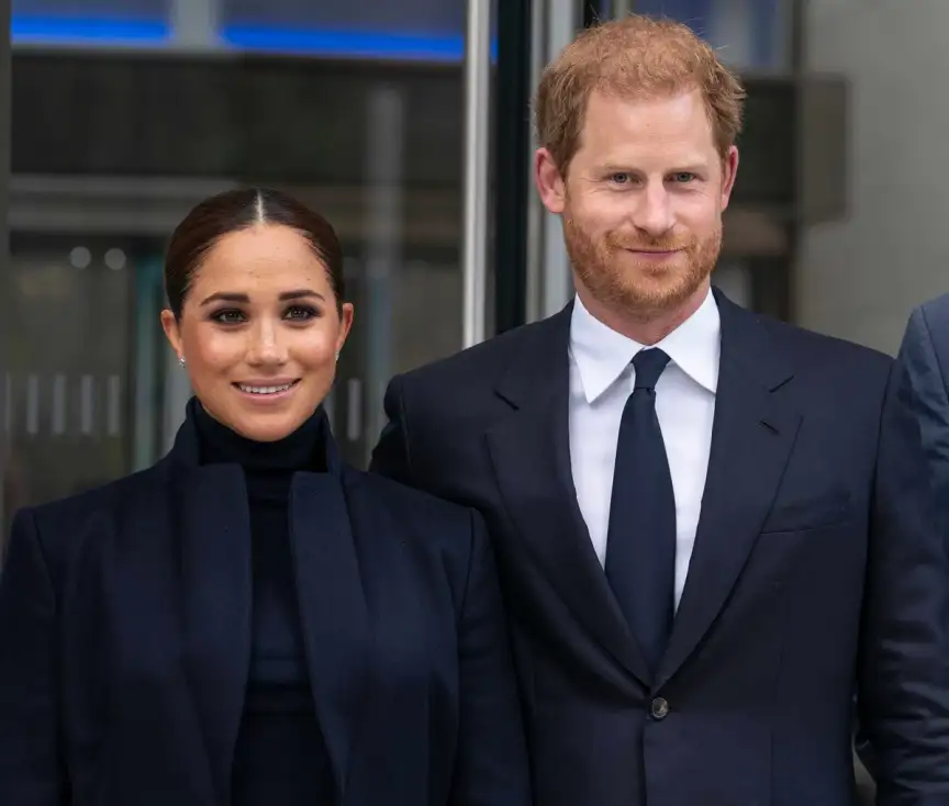 Omluva by měla přijít ze strany Harryho a Meghan. Jsou stále členy královské rodiny