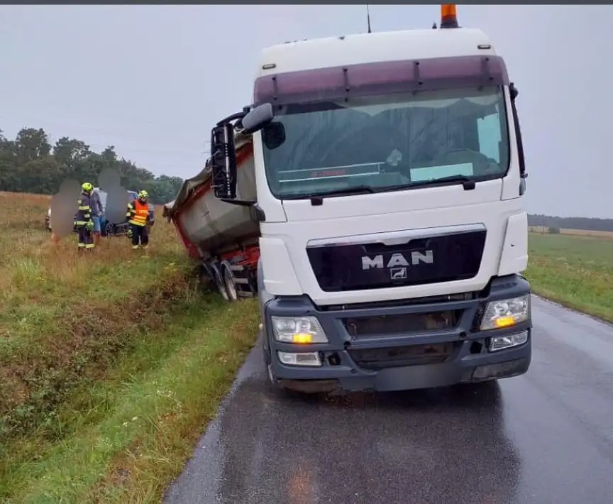 FOTO: Dopravu na Pardubicku komplikují dopravy, na vině jsou kamiony