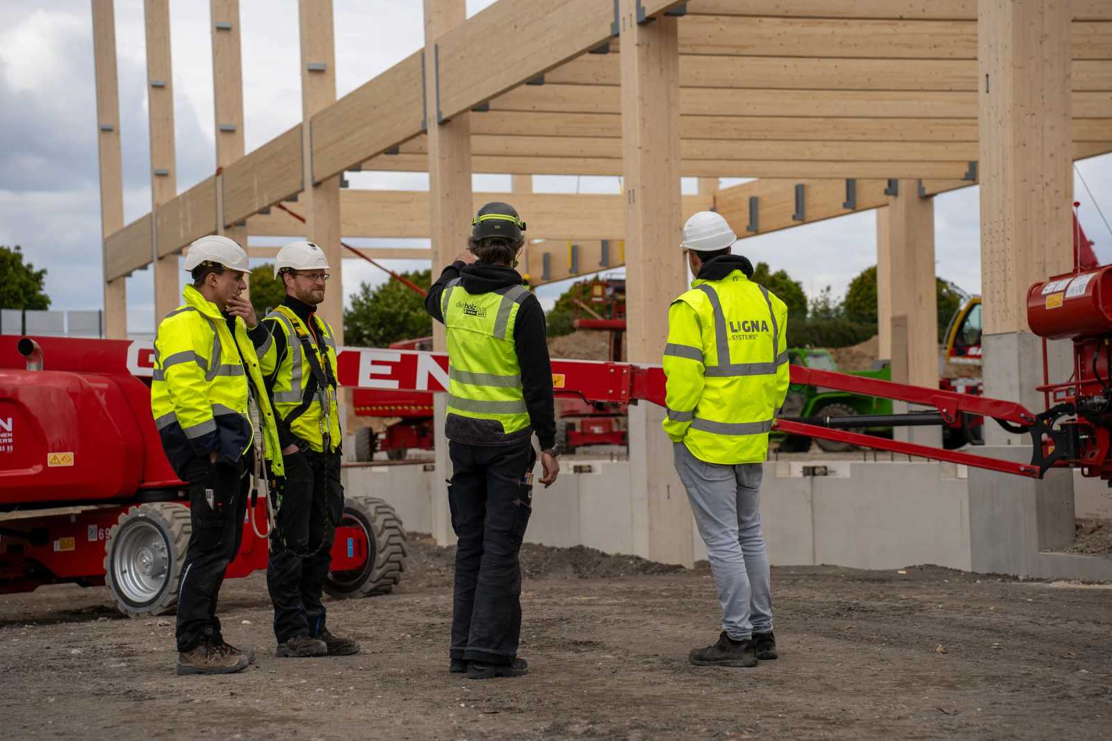 LIGNA systems installation team on site in front of the timber frame