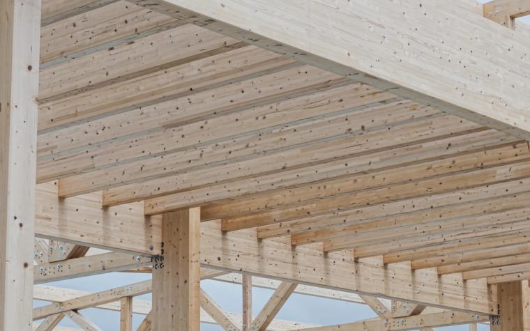 Untersicht der Dachbalken aus Brettschichtholz
