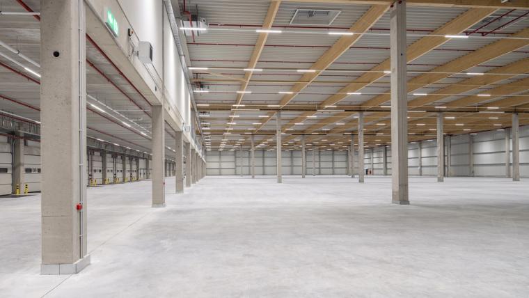 Logistikzentrum Krostitz mit Holz-Dachtragwerk von LIGNA systems · Bild 5/8