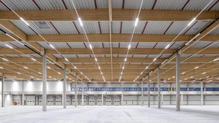 Logistikzentrum Krostitz mit Holz-Dachtragwerk von LIGNA systems · Bild 6/8