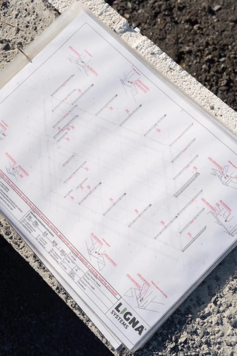 Détail d’un plan d’exécution technique avec les axes de poutres et les cotes