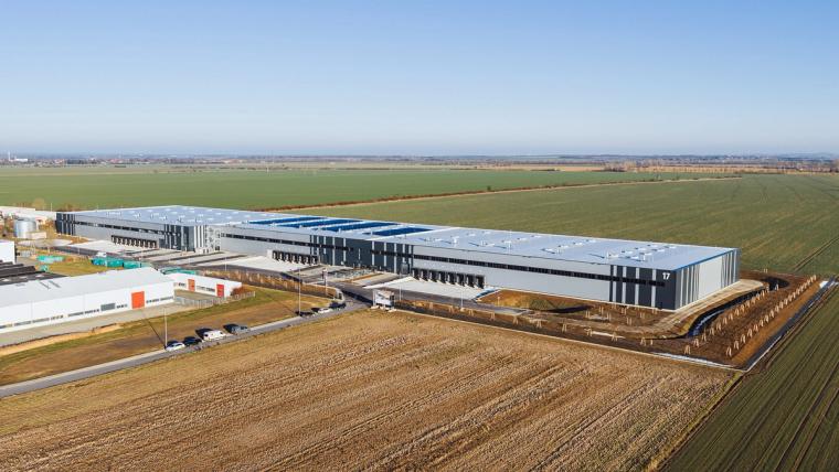 Logistikzentrum Krostitz mit Holz-Dachtragwerk von LIGNA systems · Bild 2/8