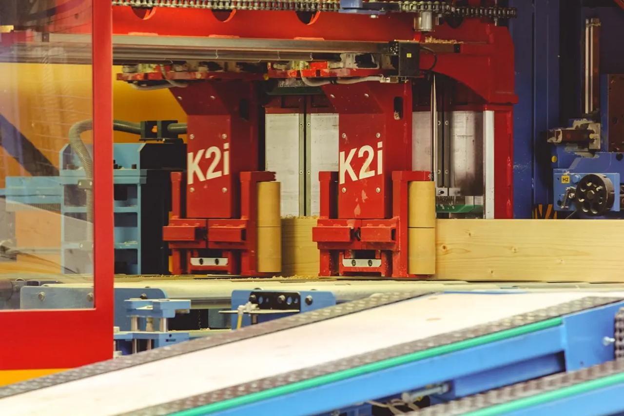 CNC joinery machine cutting a glulam member in the LIGNA systems plant