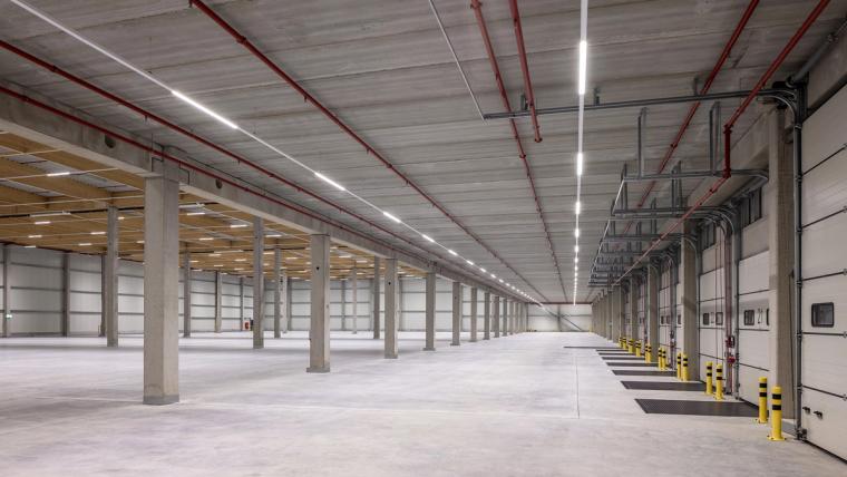 Logistikzentrum Krostitz mit Holz-Dachtragwerk von LIGNA systems · Bild 4/8