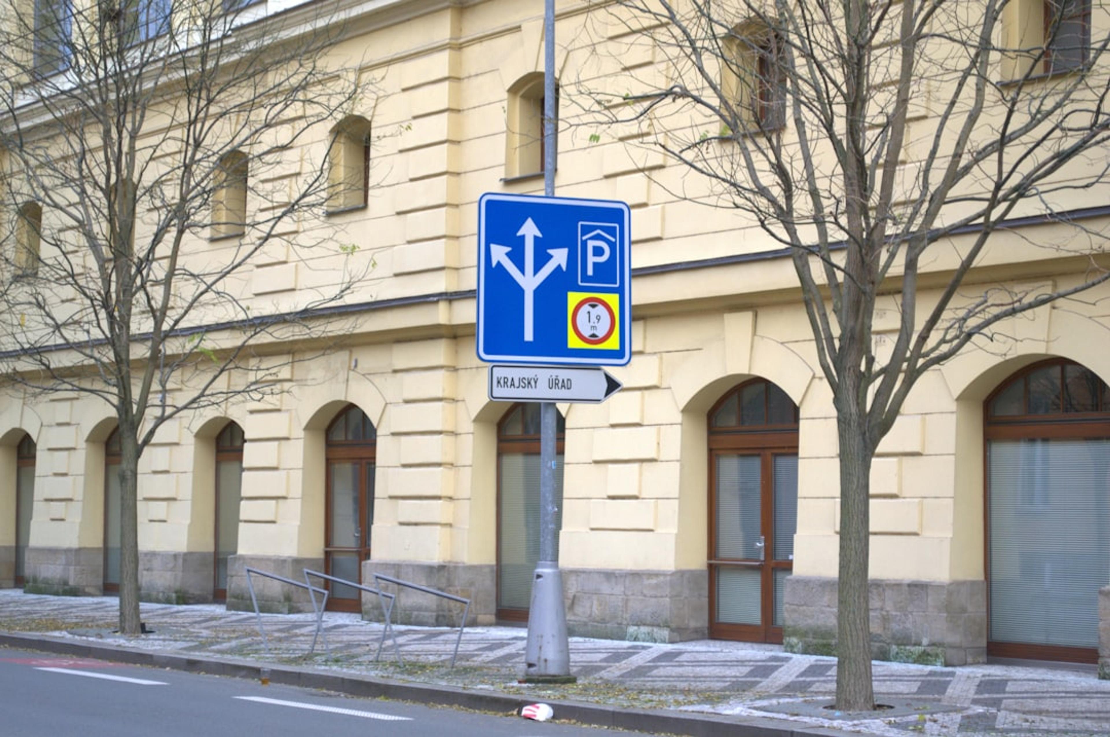 Street sign with parking and direction arrows