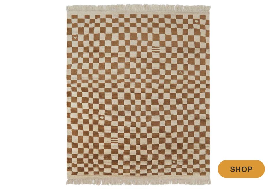 Flat-woven area rug in classic brown and cream checkerboard with fringe edges