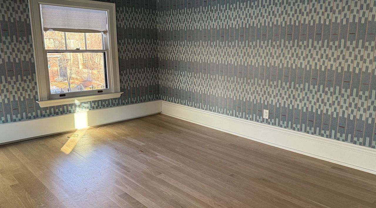 Virginia’s bedroom before her Havenly redesign