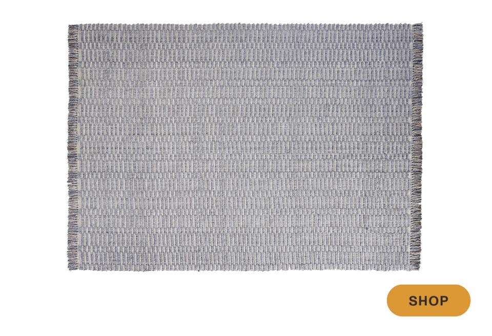 Contemporary textured outdoor rug in soft gray with organic woven pattern throughout