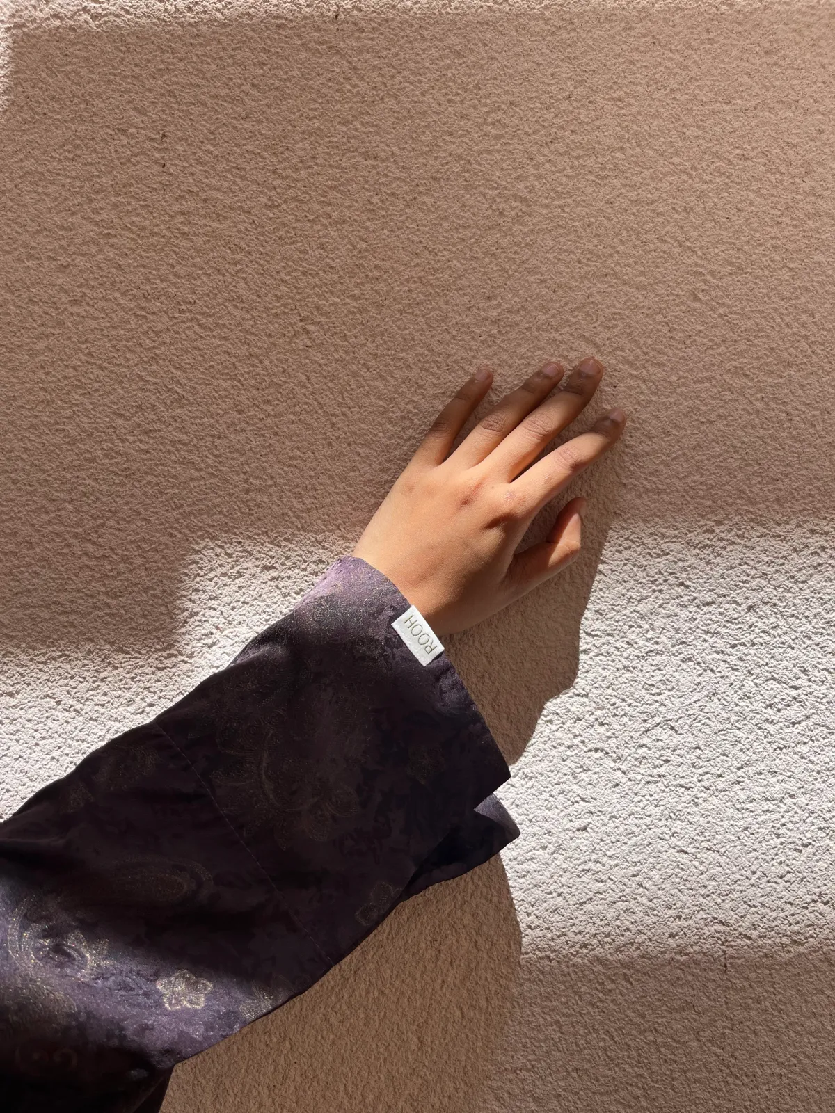 Plum Paisley Premium Abaya - View 4