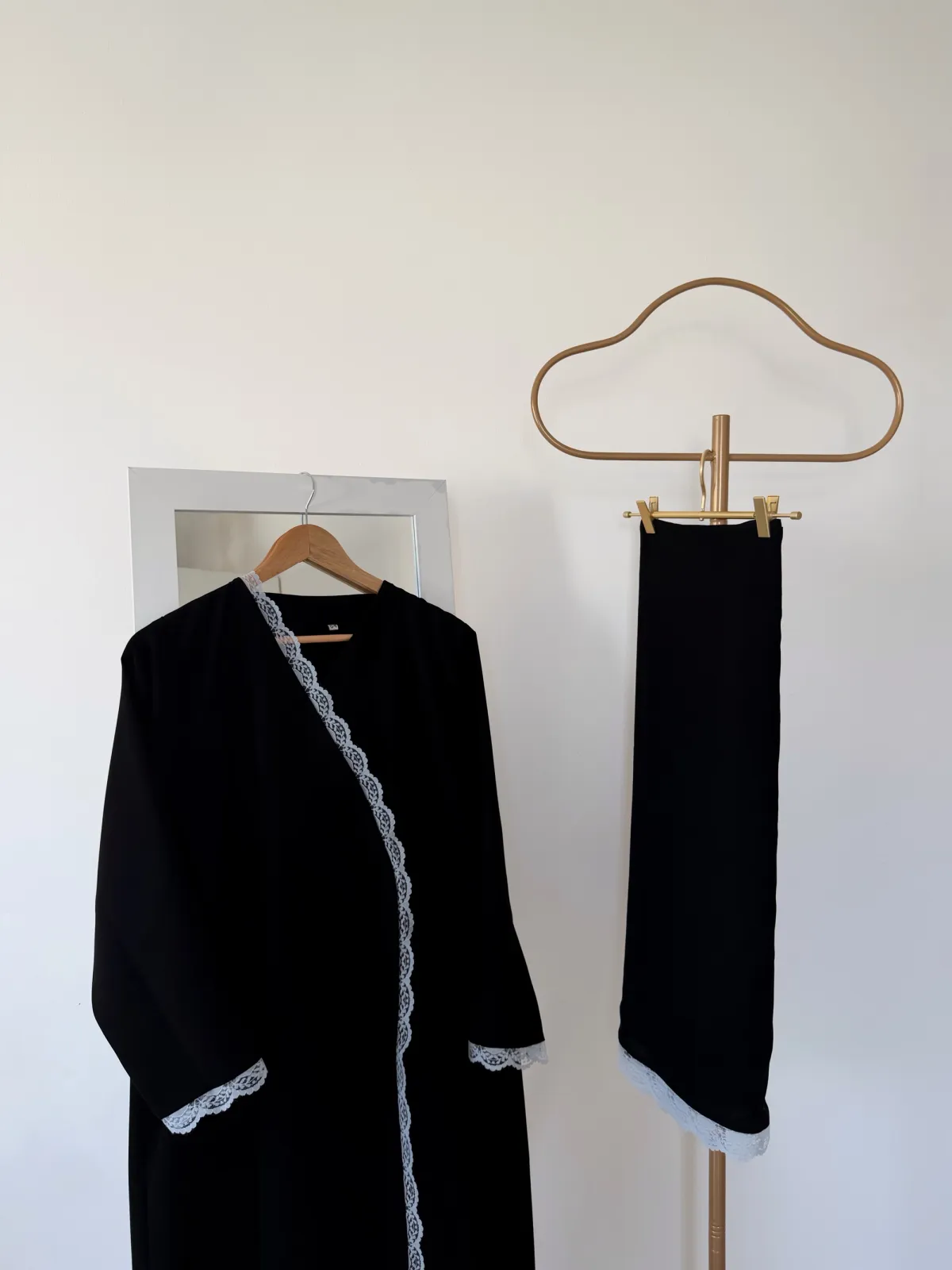 Aswad Lace Abaya