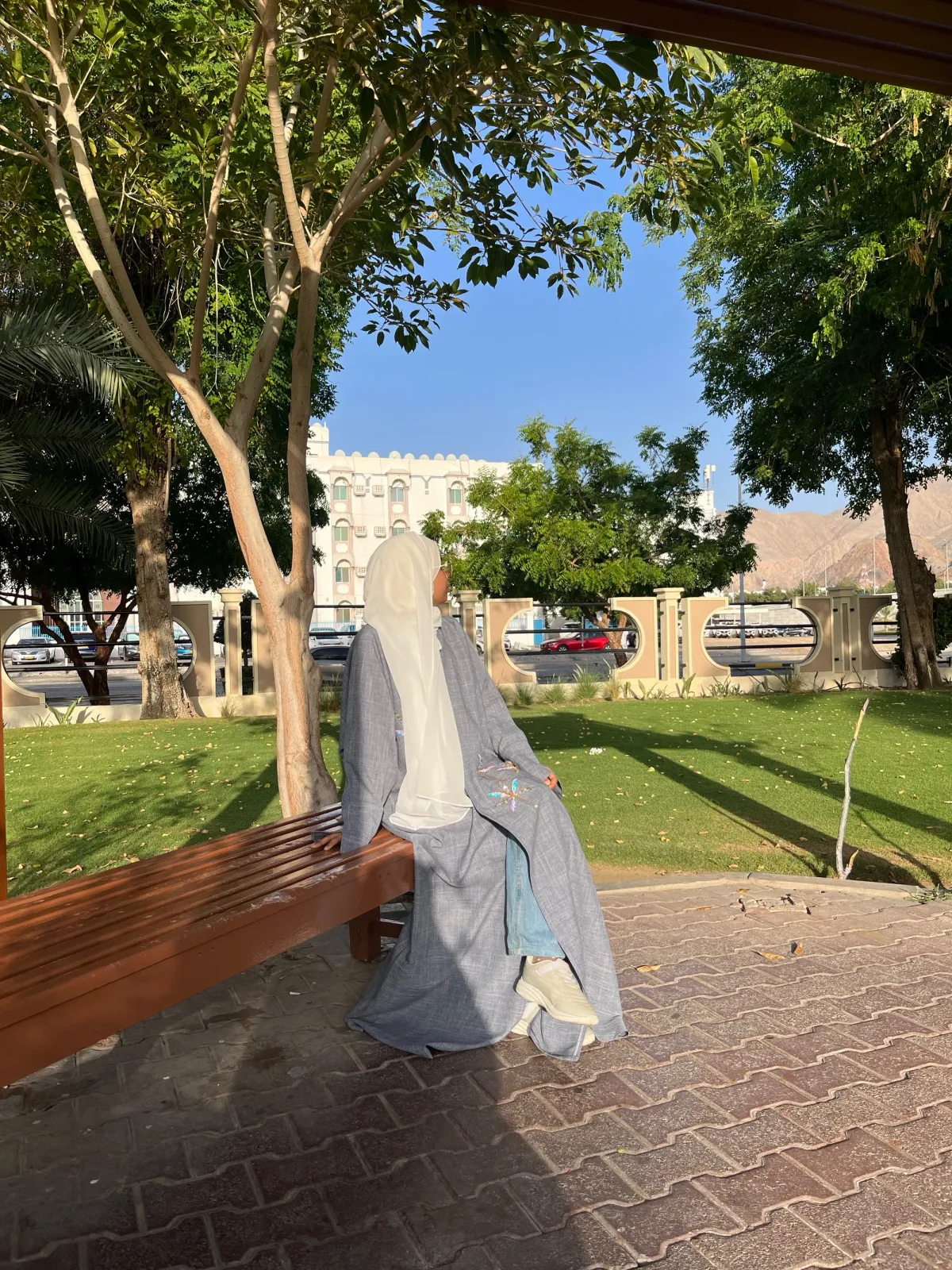 Palmtree Embroidery Abaya - View 4