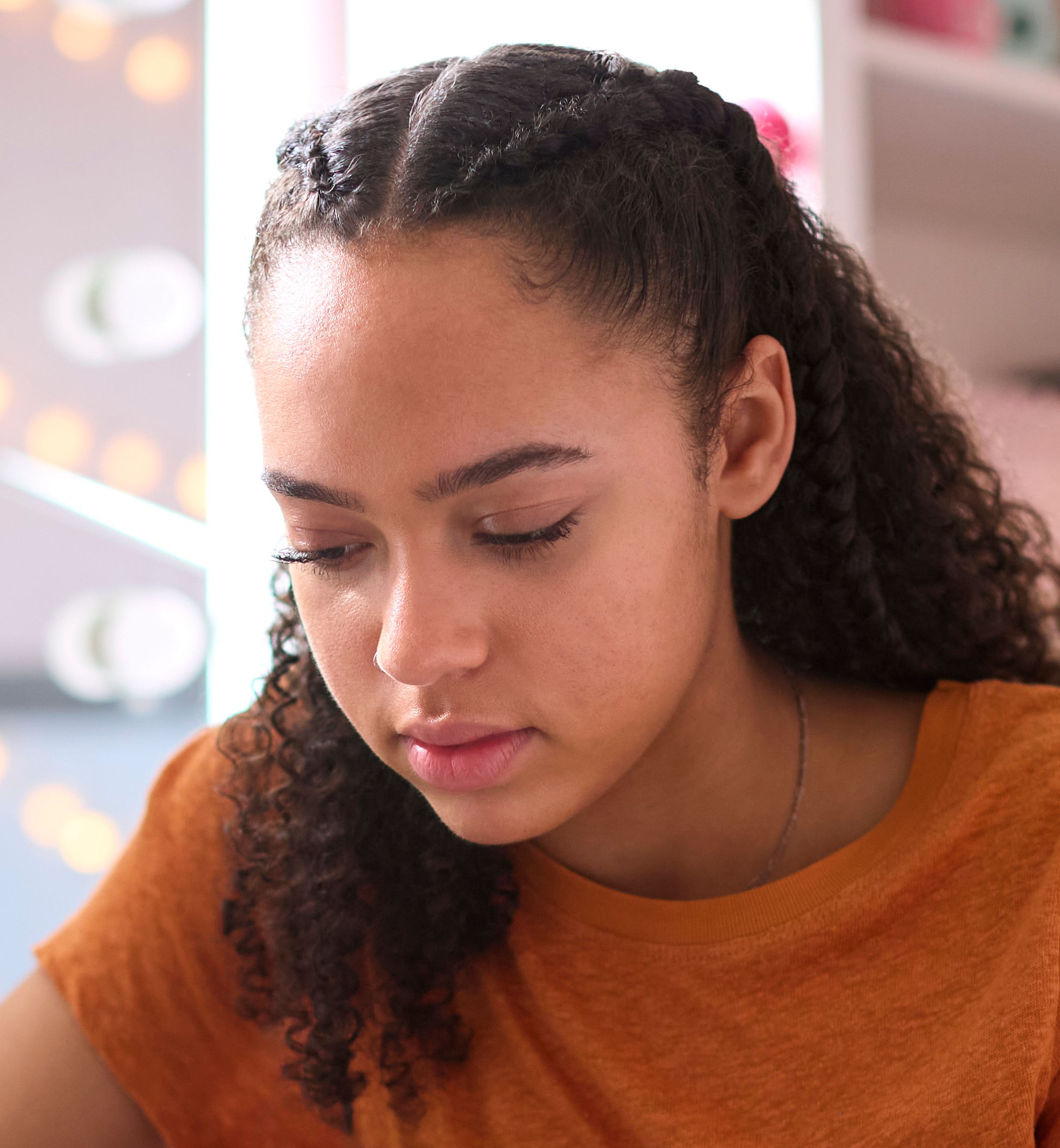 An anxious teenage girl