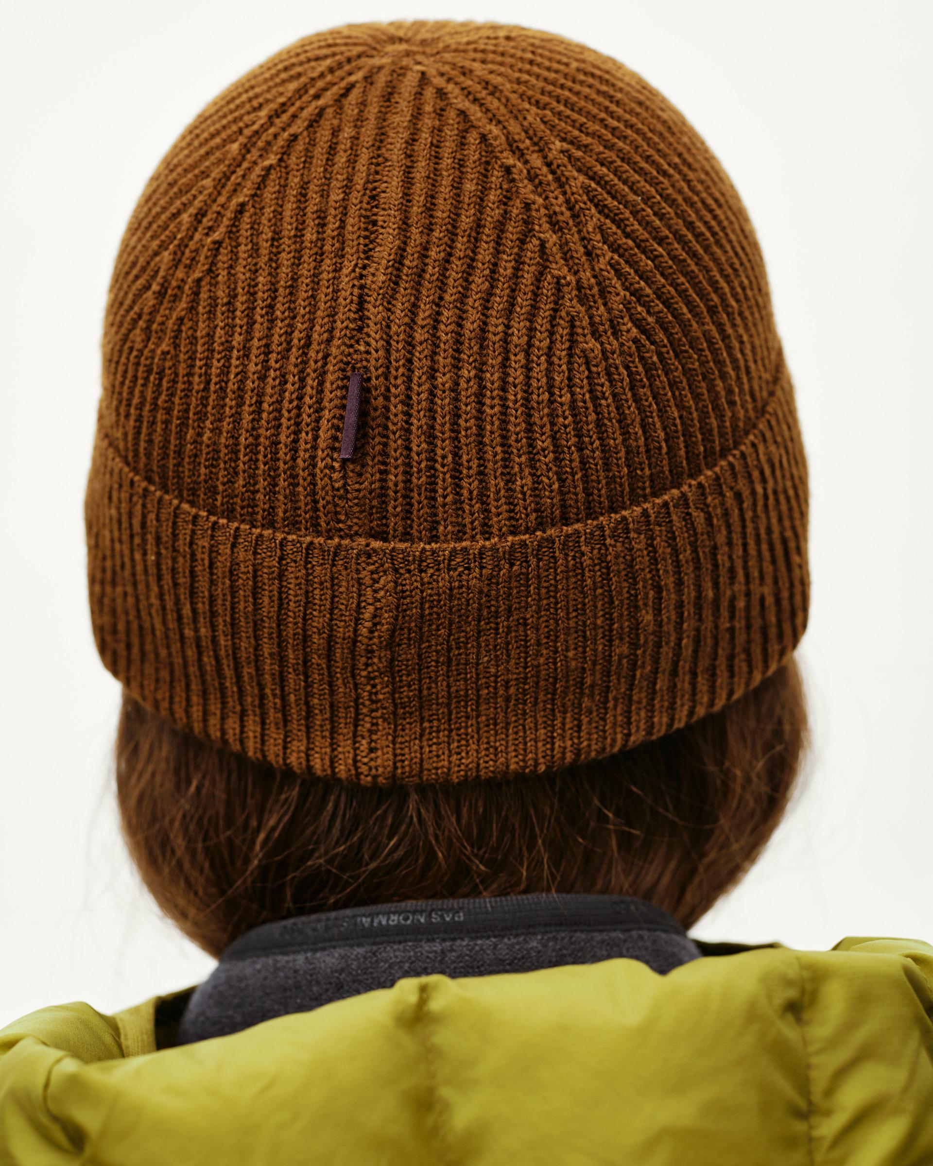 Wood brown Off-Race Merino Knit beanie, rear view on model with ribbed cuff and small woven label