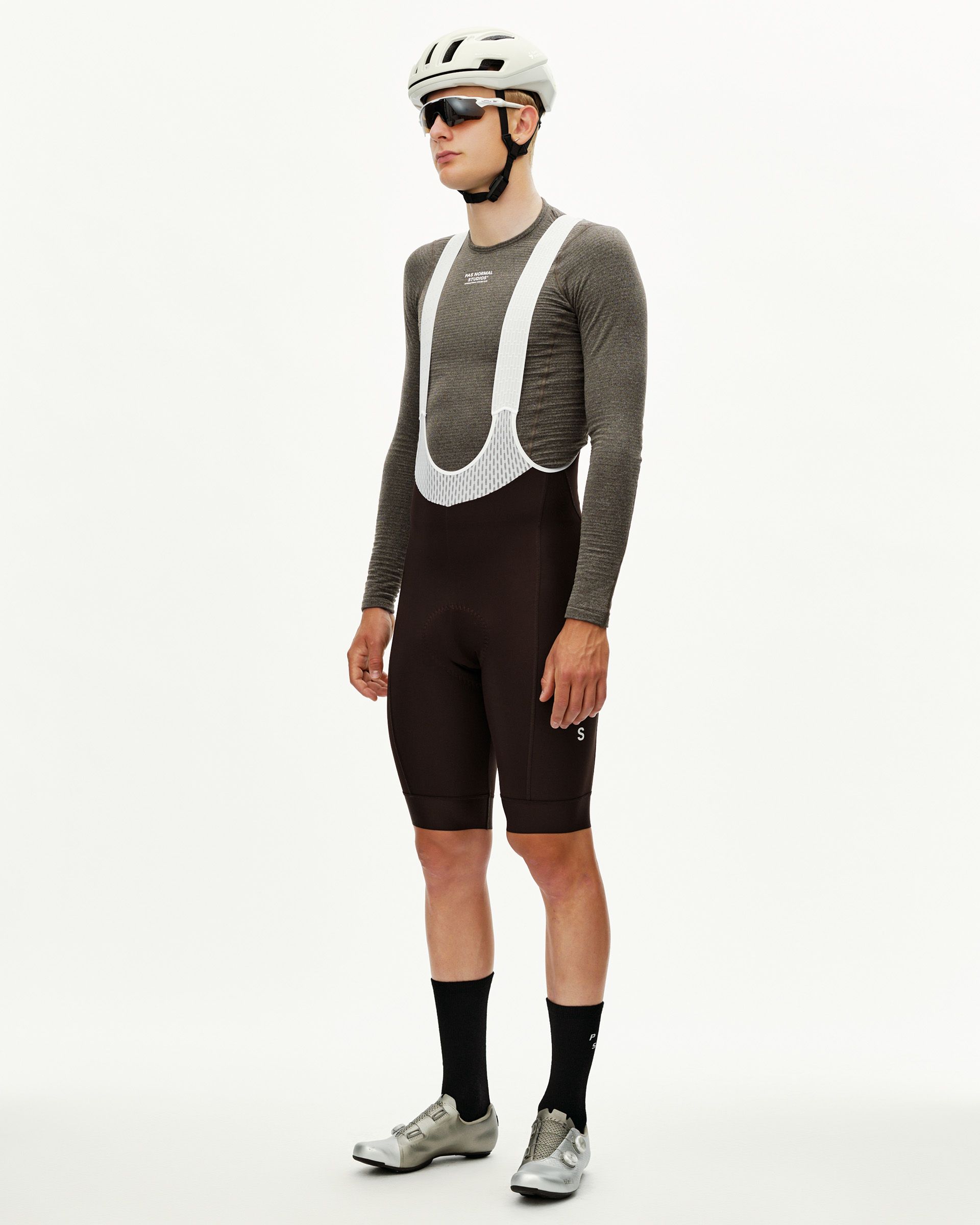Dark Coffee brown Mechanism Thermal cycling bibs on model, three-quarter front view with white mesh bib straps