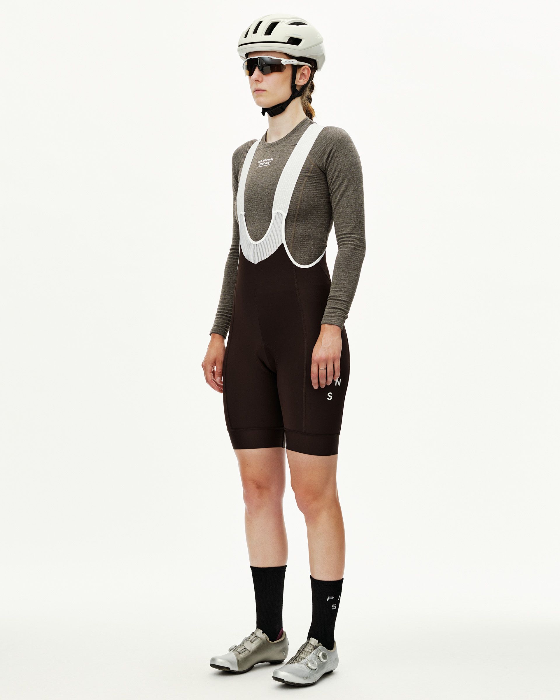 Dark Coffee brown Mechanism Thermal cycling bibs on model, three-quarter front view with white mesh bib straps