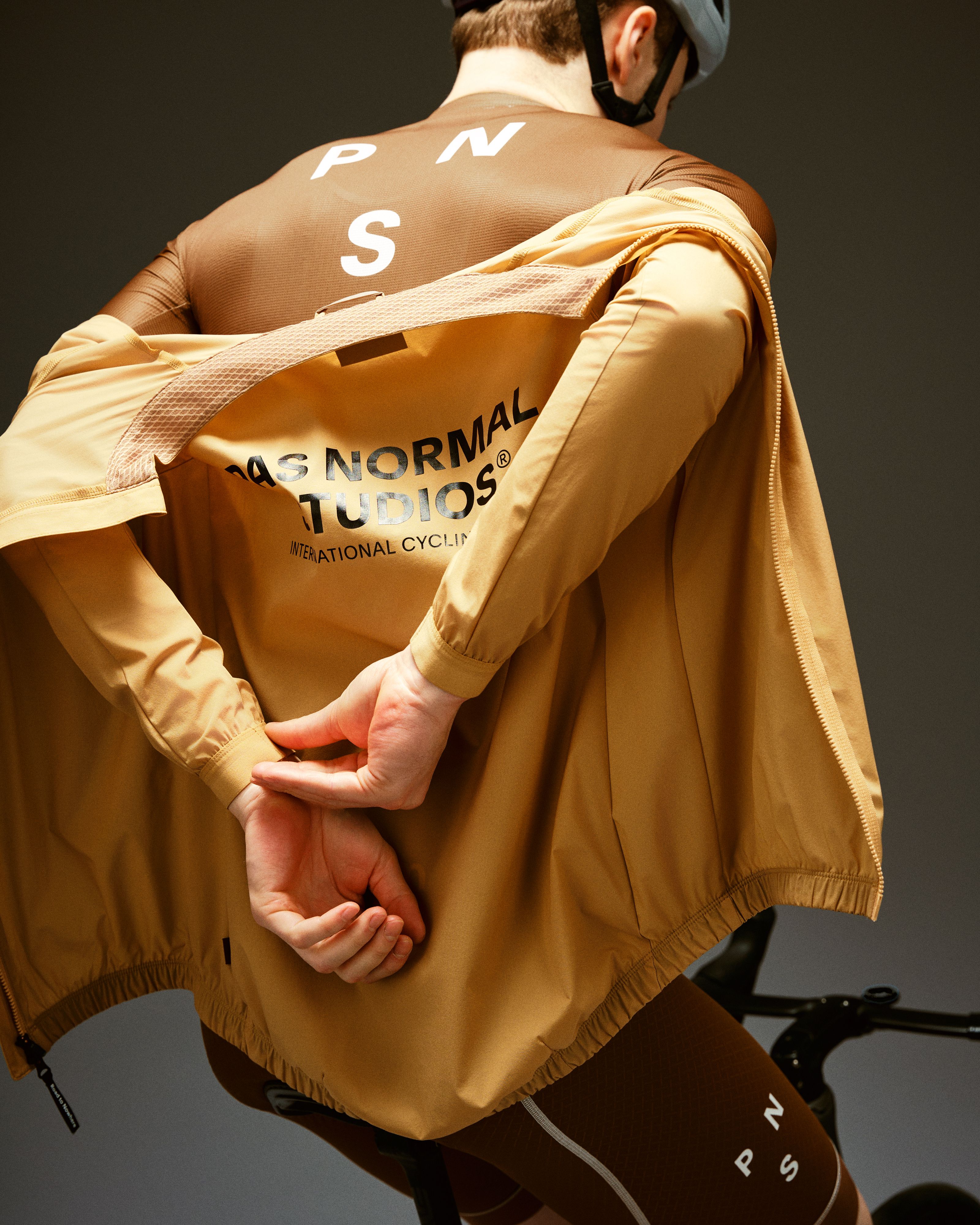 PAS NORMAL STUDIOS  Stow Away  Lサイズ ウィンドベスト【Stow Away Gilet】｜PAS NORMAL STUDIOS（パス