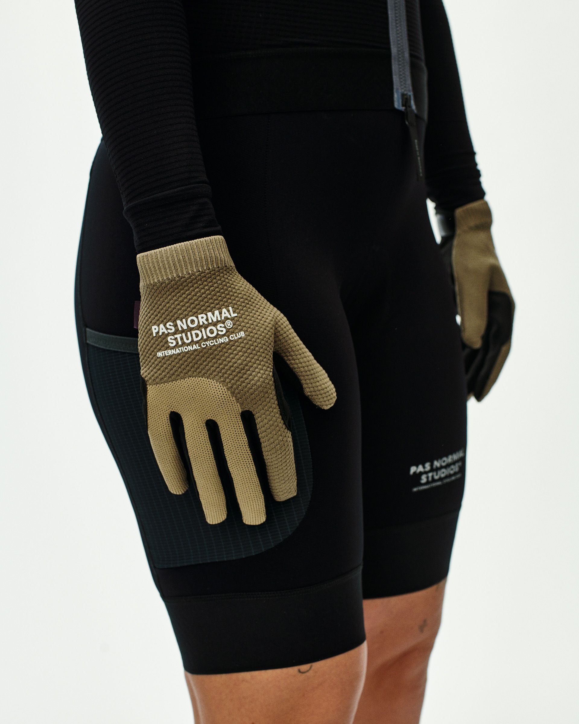 アクセサリー pas normal studios transition gloves Pas Normal Studios Logo Transition Gloves - Black – The Bicycle