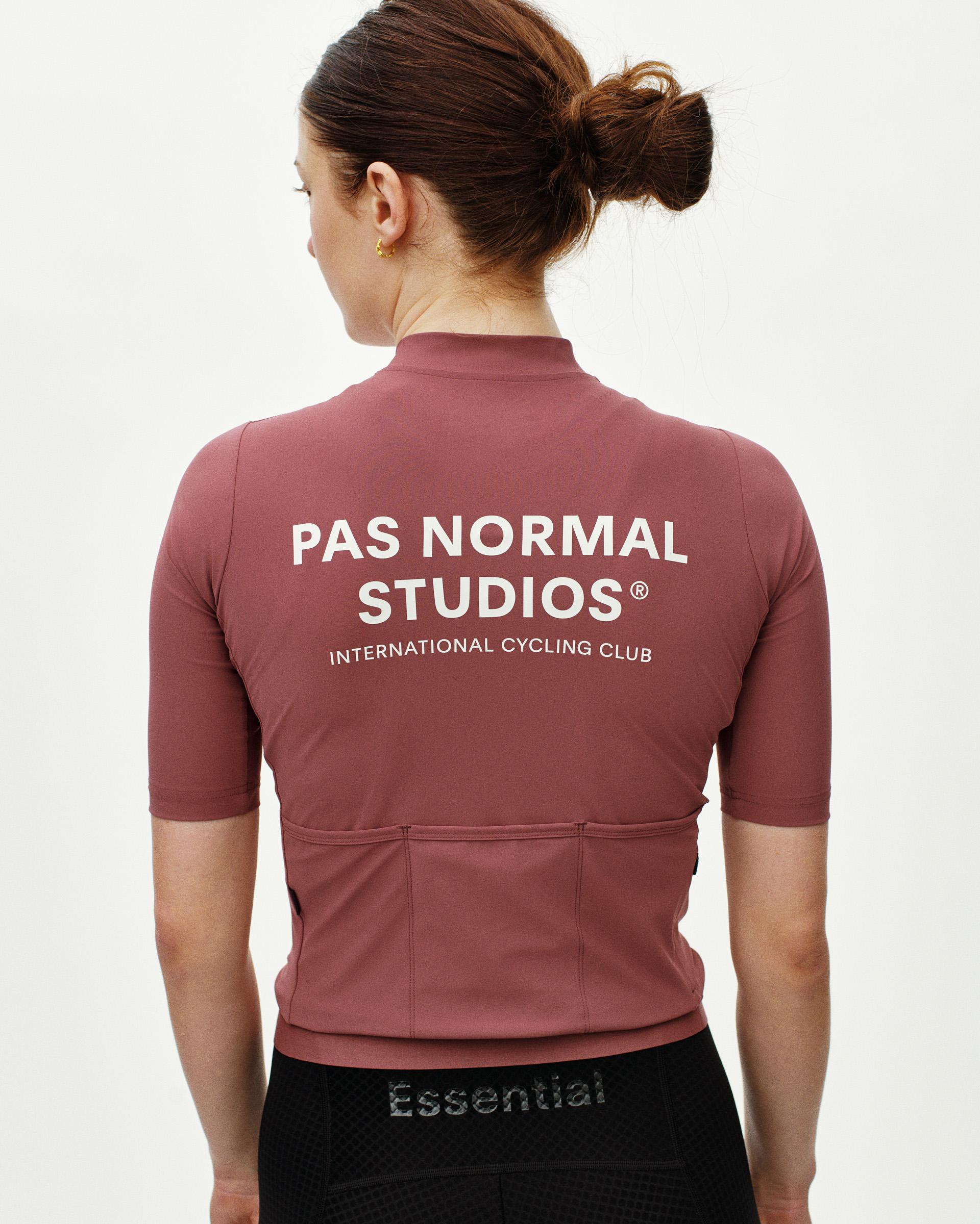 Grape Essential cycling jersey, rear view on model with white back print