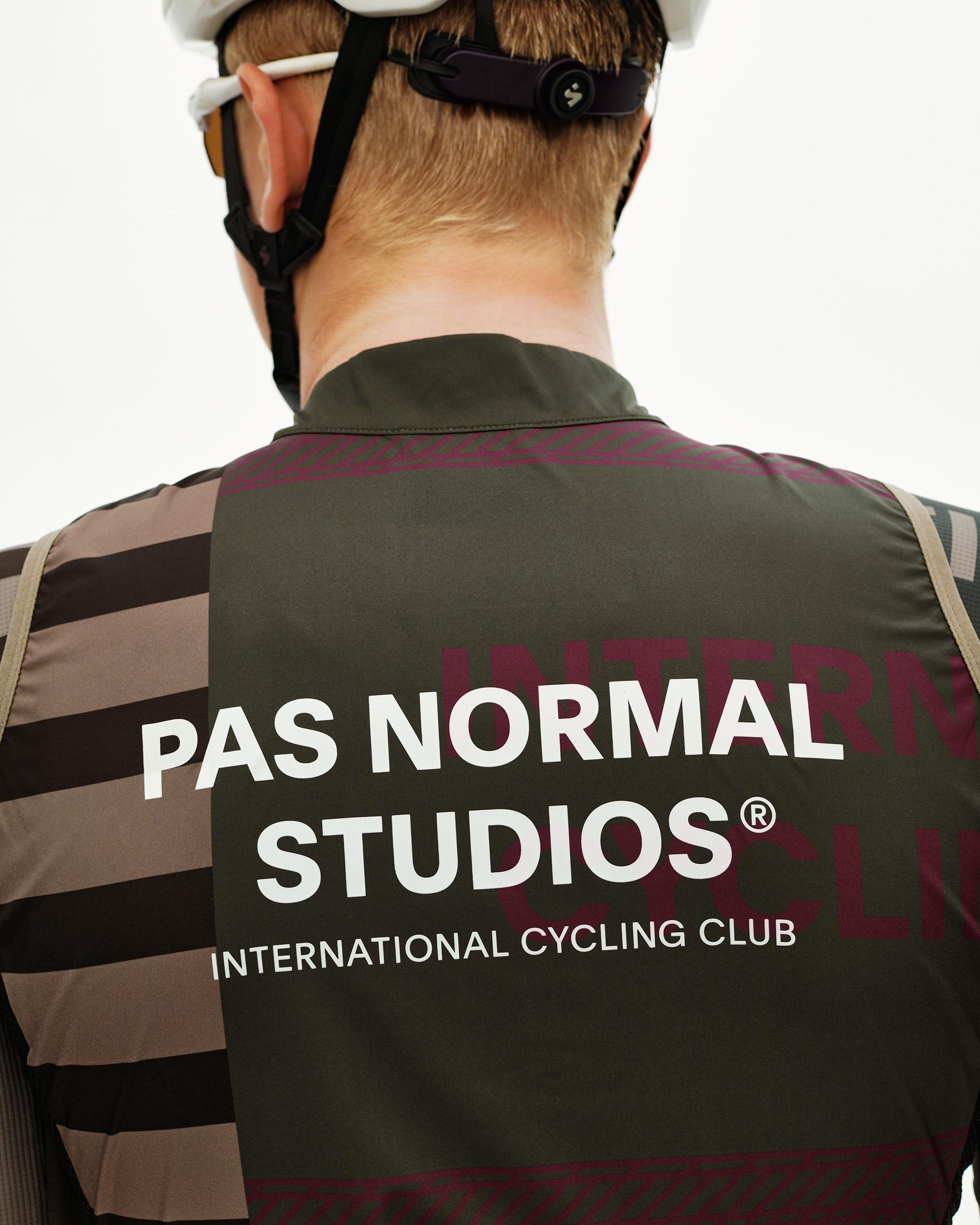 International Earth khaki Mechanism Stow Away cycling gilet, rear view on model with back logo print