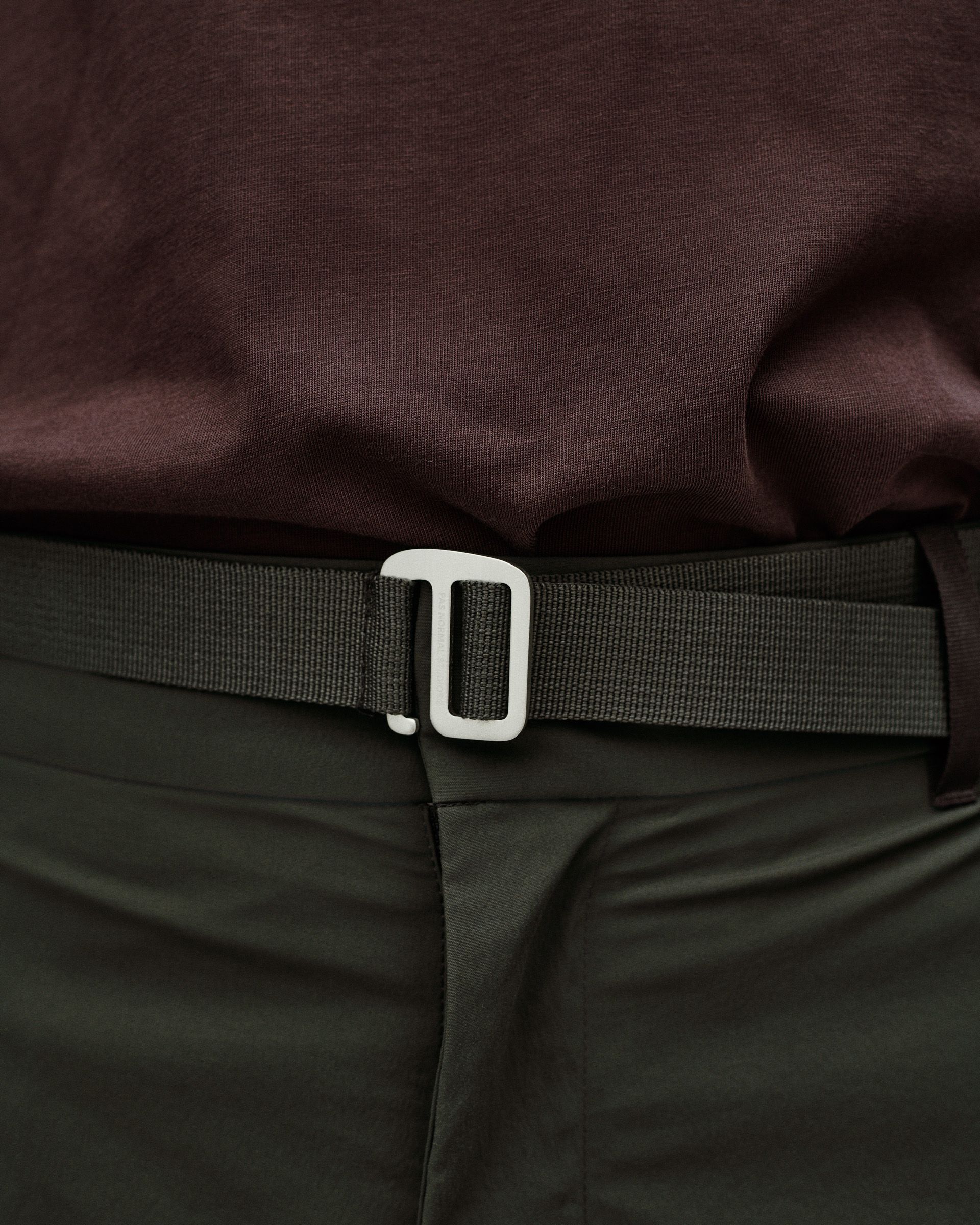 Dark Grey Off-Race Light Tech shorts, detail view with white adjustable buckle belt