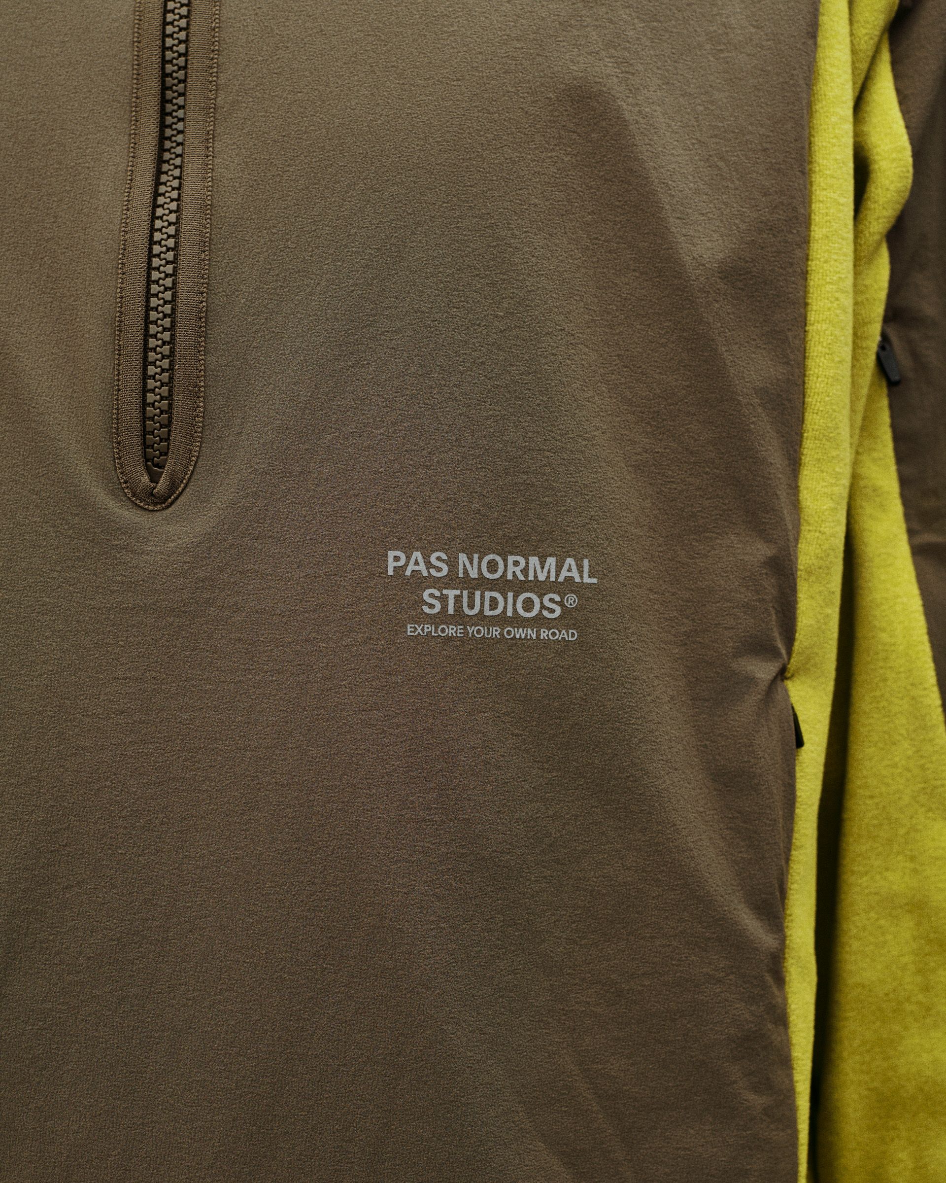 Moss Green Off-Race Light Fleece half-zip, detail view showing chest logo and contrast yellow lining