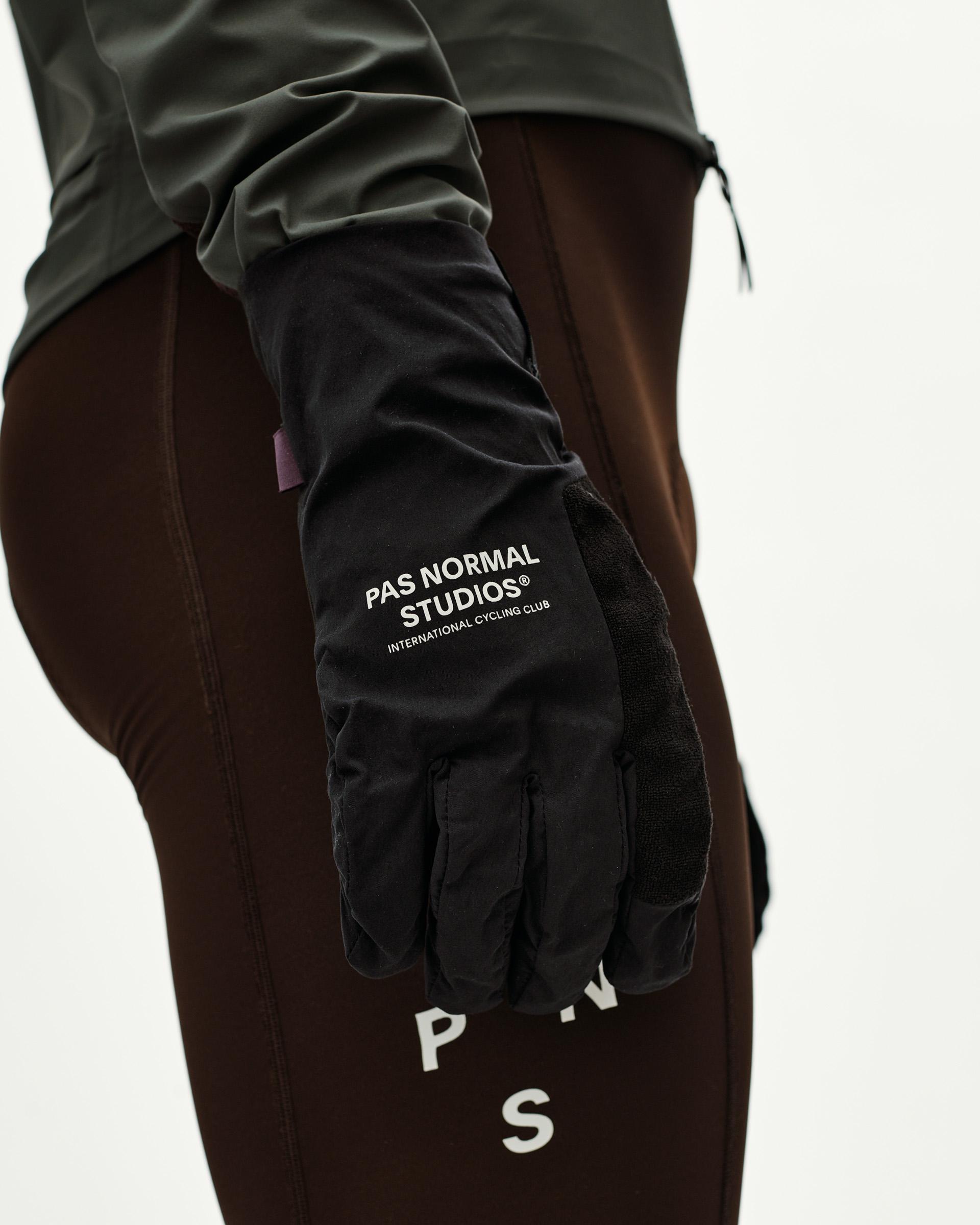 Black Logo Mid cycling glove on model, side view with white chest print and contrast palm panel