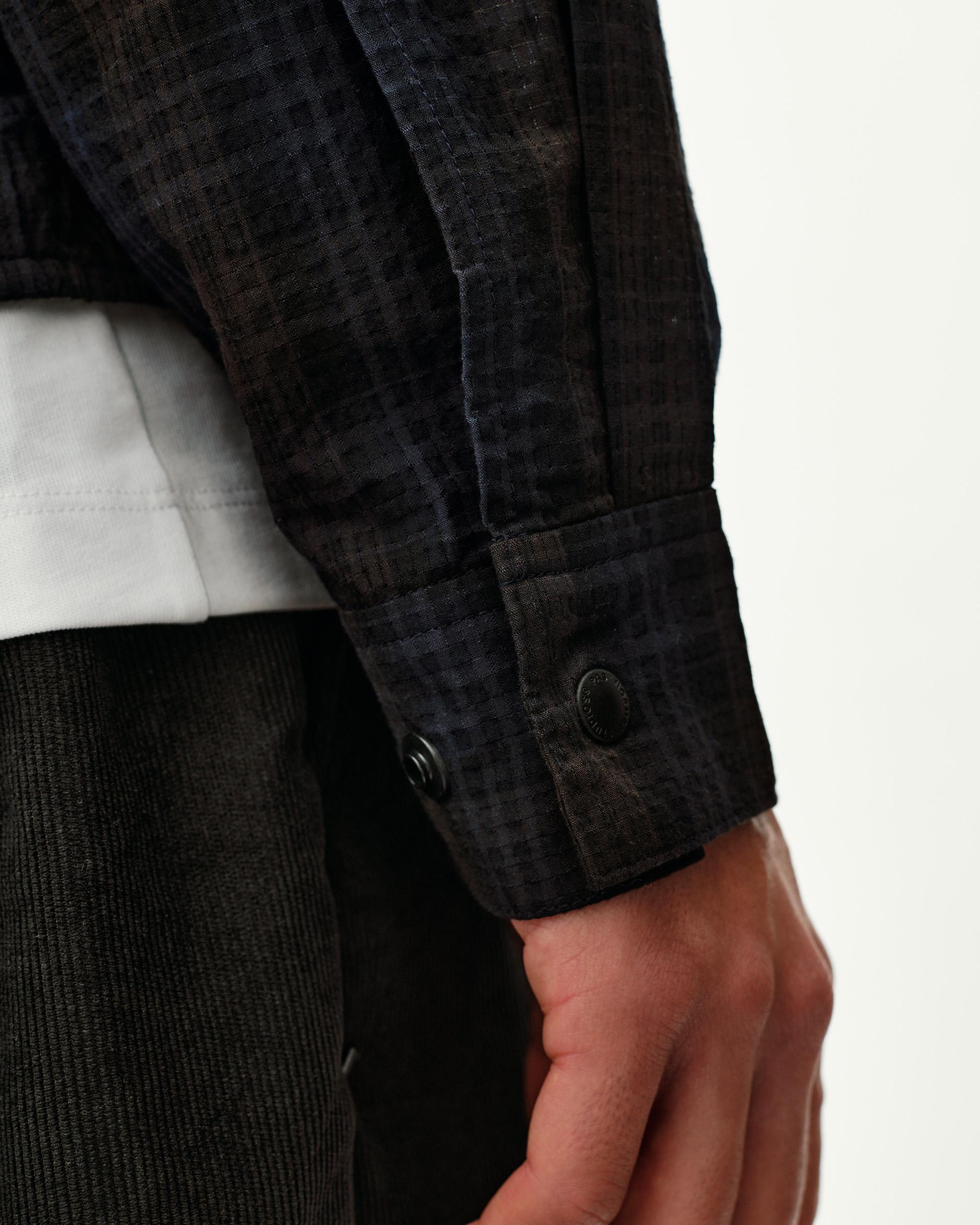 Dark Navy Off-Race Seersucker shirt, detail view of cuff on model with branded snap buttons